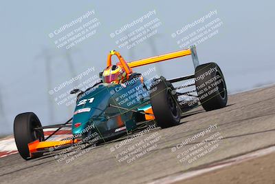 media/Oct-26-2025-CalClub SCCA (Sun) [[8ce1e69566]]/Group 3/Grapevine/